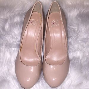 🌸 Heart in D light pink heels. Size 7.